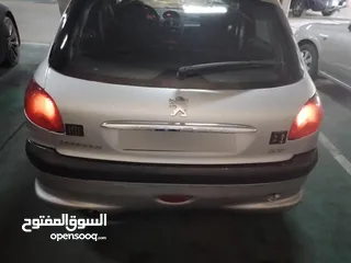  7 سياره بيجو  206  موديل  2006  للبيع  لون فضي   بحاله جيده جدا