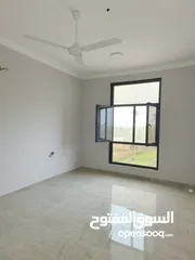  6 للبيع مبنى سكني تجاري