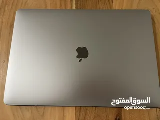  1 MacBook Pro 16