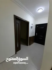  5 للايجار شقه مميزه سوبر ديلوكس تتكون من3نوم مع الماستر2حمامات صاله صالون مطبخ بلكون والموقع بالتفاصيل