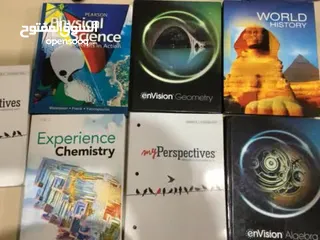  8 كتب مدرسية للبيع