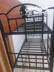  2 تخت حديد طابقين مستعمل بحالة ممتازة