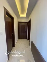  19 شقة طابق ثالث للبيع في الجبيهة 156م (شقتين في الطابق) على 3 شوارع من المالك
