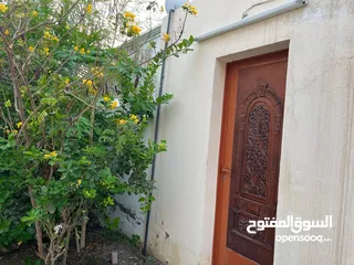  2 room for rent good location in AL mawalh