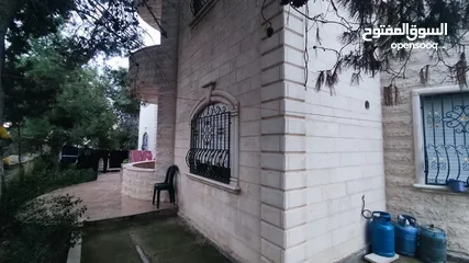  8 فيلا مميزه للبيع
