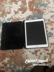  1 ايباد للبيع نضيف ولا جاه اي كسر في الشاشه ومركب عليه شاشت حمايه ولا خرب