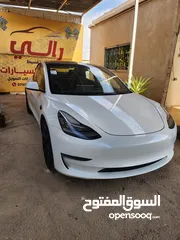  4 تيسلا موديل 3