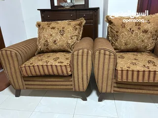  4 طقم كنب 7مقاعد للبيع بحالة جيدة جدا  السبب ا ضيق المكان