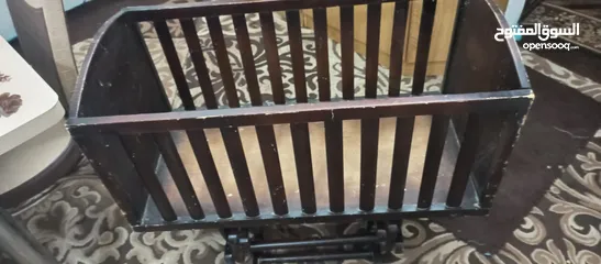  1 سرير بيبي هزاز خشب زان