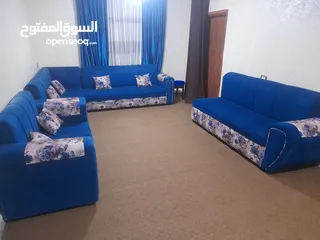  1 كنب 10 مقاعد لون ازرق تركواز للبيع بداعي السفر بسعر مغري جدا مع برداية او بدونها