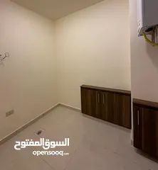  6 4 غرف نوم في الجبيهة قرب جامعة الاميرة سمية تشطيب فندقي مع تدفئة راكبة