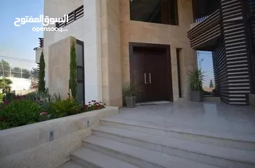  1 فيلًا للبيع طريق المطار الظهير