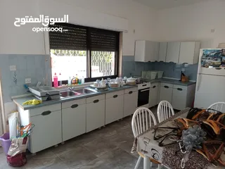  4 مطبخ وطقم كنب