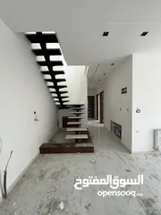  8 شقة طابق ثالث مع روف بإطلالة خيالية في ضاحية النخيل