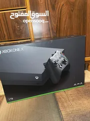 1 Xbox one x استعمال خفيف مع العاب