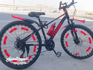  4 بسكليت بحالة الوكاله تقريبا في كم خشط خفيف لون بجنن معدل سبب البيع بدي اشتري دراجه كهرباء