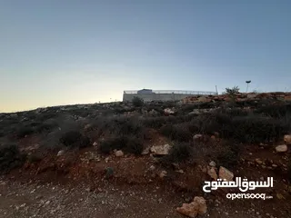  1 ارض للبيع بسعر مغري صالحه للزراعه والبناء ولكل شيء