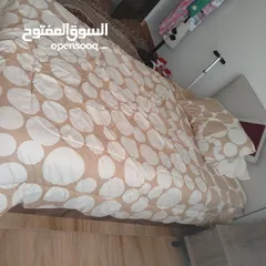  1 تخت للبيع مستعمل مع الفرشه