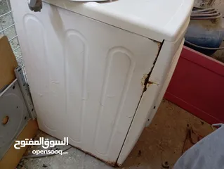  5 غساله اتوماتيك نوع سامسونج 7 كيلو فيها صدا خفيف على الجنب و قابل للتفاوض بشئ بسيط