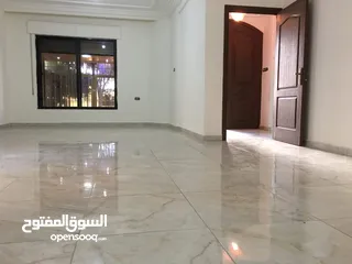  6 شبه فيلا فارغة للايجار