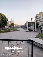  19 مبني للبيع مرخص وجها شارع ابو الهول السياحي الرئيسي والممشي وخطوات لللاهرامات والصوت والضواء