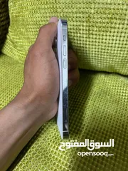  3 ايفون 12 pro وكاله   مش مغير فيه اشي