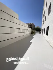  5 شقة ارضية مميزة جدا 185 متر داخلي و خارجي 200 متر مع كراج خاص و 3 مداخل للشقة