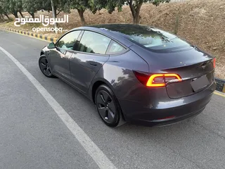  3 Tesla Model 3  موديل 2023 جمرك جديد  فحص أوتوسكور B+ بدفعة لا تقل عن 10 الاف دينار