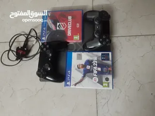  4 PS4 جهازين مع شريطين