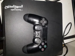  1 ps4 للبيع سعر 550وفي مجال لحد 500 فقط وبحالة جيدة ومعه ايد بليستيشن وسيدي gta 5