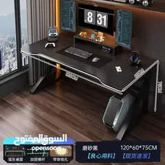  3 طاولة جيمينغ احترافية بتصميم عصري ومتين تصميم معدني قوي وثابت لتحمل الوزن والاستخدام المكثف