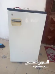  1 ثلاجة مكتبية نوع سامسونج بحالة ممتازه