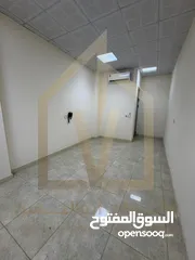  5 شقة مكتبية نصف مفروشة للايجار في منطقة الجزائر مقابل مول شنشل