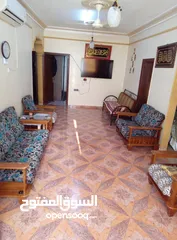  18 شقه للبيع .
