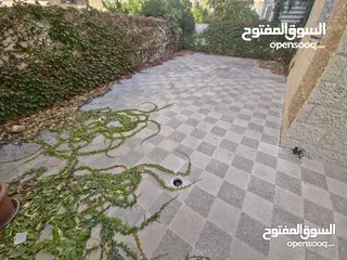  3 شقه فارغة للايجار ام اذينه ارضيه مع ترس