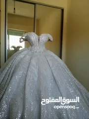  4 للبيع فستان عرس فاخر بإطلالة ملكية وبسعر الإيجار