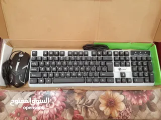  5 سماعة كلاود 2 بحالة ممتازة , يد تحكم xbox , هاردسك خارجي, مراوح تبريد