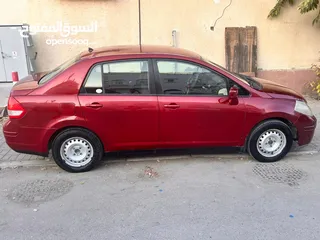  4 Nissan versa 2009