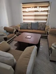  1 طقم كنب 7مقاعد مع طاولات الوسط 200 دينار