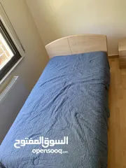  2 سرير مفرد ونص مستعمل بحالة ممتازة للبيع