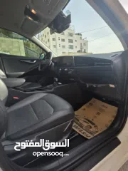  19 kia Niro Hybrid 2022