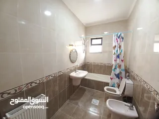  11 شقة غير مفروشة للإيجار 200م2 ( Property 19174 )-175055046