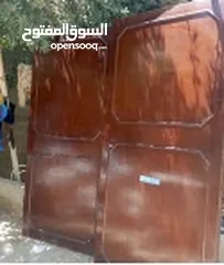  1 يوجد ثلاث ابواب ما بين غرفه وباب حمام خشب لاتيه خشب سويدي داير يوجد الكشفات تبع الابواب