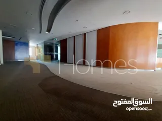  5 معرض بموقع مميز للبيع شارع عبدالله غوشه ، بمساحة 682 م
