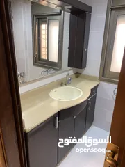  9 للإيجار في موقع حيوي ومميز – رام الله الشرفه