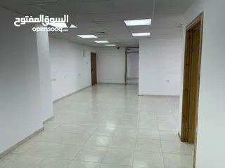  11 مكتب واسع وسط مدينة رام الله للايجار