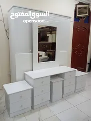  1 good condition queen size bed room set available for sell