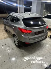  3 Hyundai tuscon