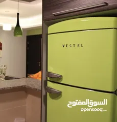  4 ثلاجة فيستل التركية بشكل كلاسيك مستعملة كالجديدة باللون الأخضر الفسفوري Vestel