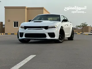  1 دودج تشارجر 2018. RT V8